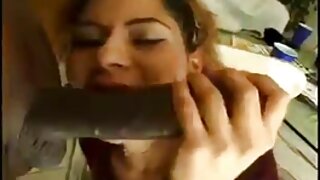 Секси юница чука човек balgarsko porno в различни позиции на бял диван